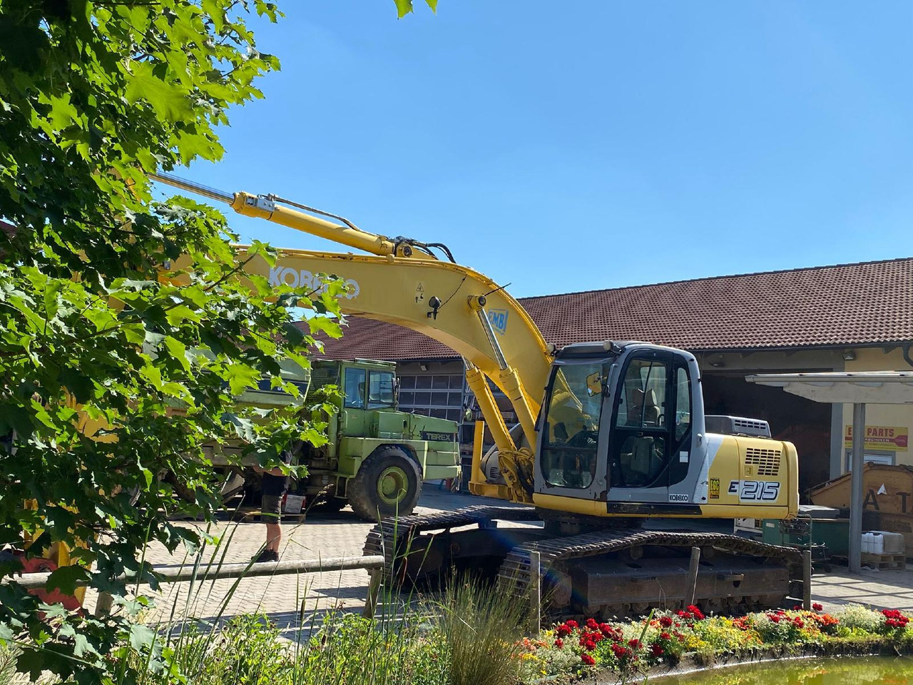 Holland E215 - Crawler excavator: picture 5 Holland E215 - Crawler excavator: picture 5