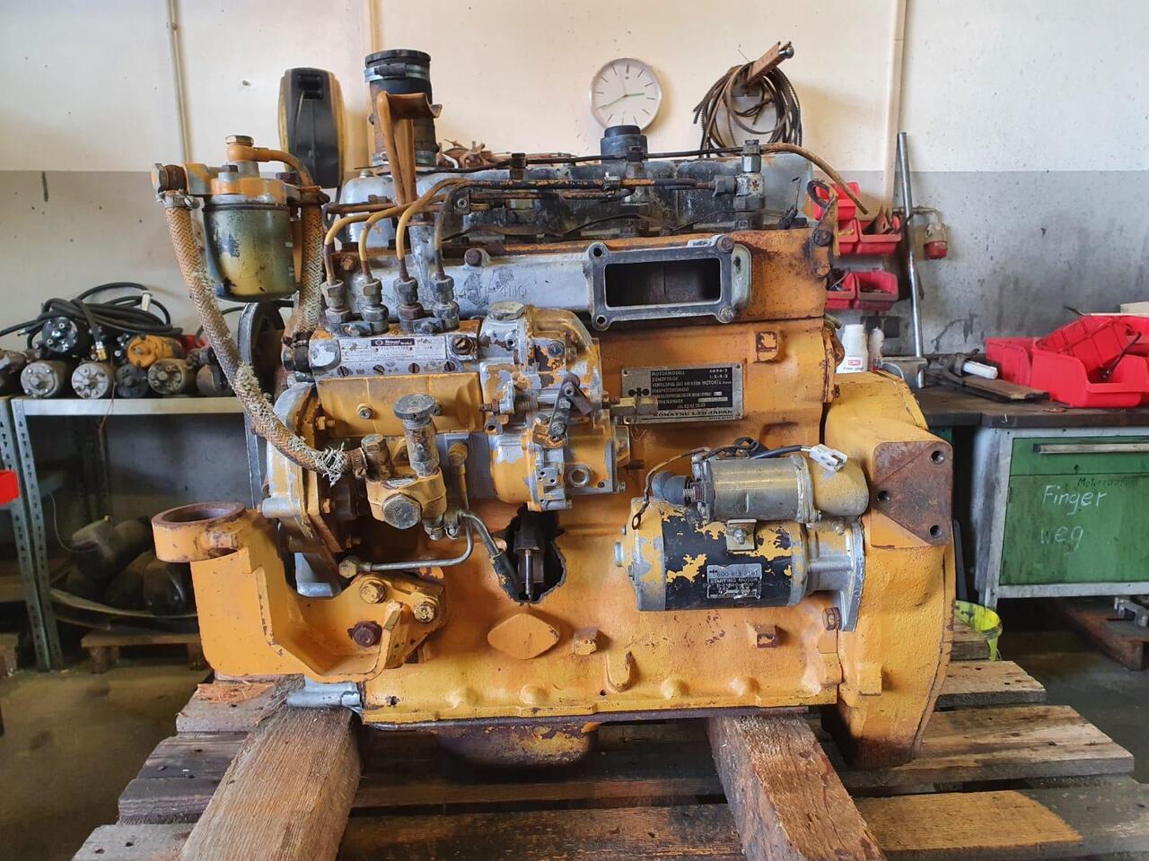 Komatsu 4D94 als Teilträger - Engine for Construction machinery: picture 1 Komatsu 4D94 als Teilträger - Engine for Construction machinery: picture 1