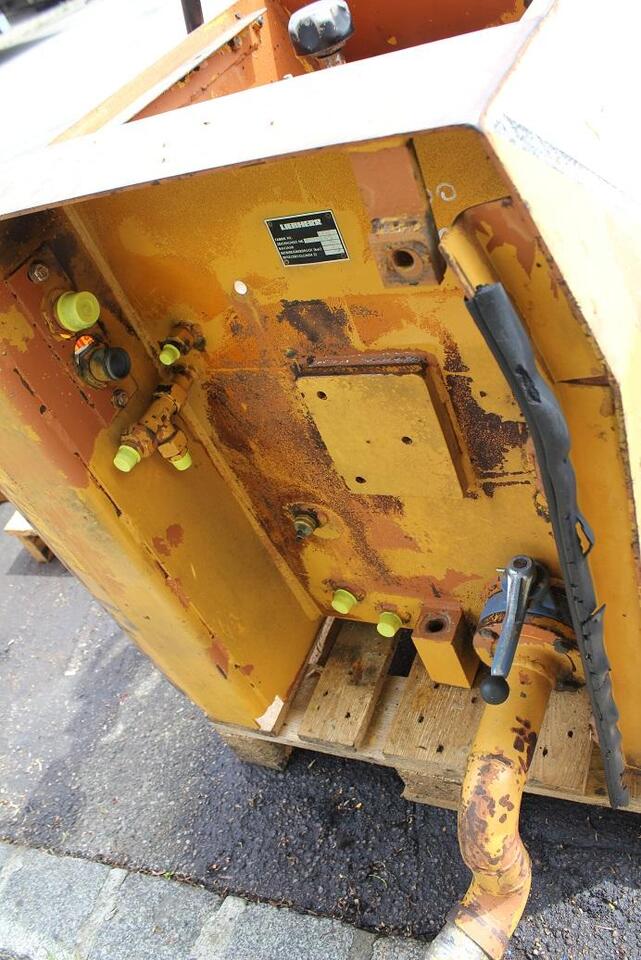 Fuel tank for Excavator Liebherr A900B: picture 8