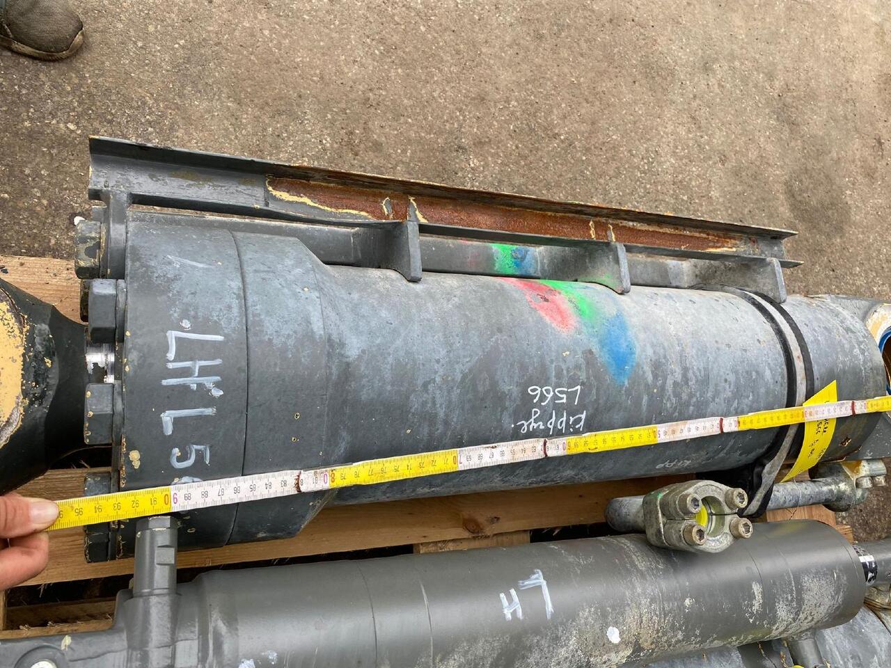 Liebherr L 566 - Hydraulic cylinder for Construction machinery: picture 4 Liebherr L 566 - Hydraulic cylinder for Construction machinery: picture 4