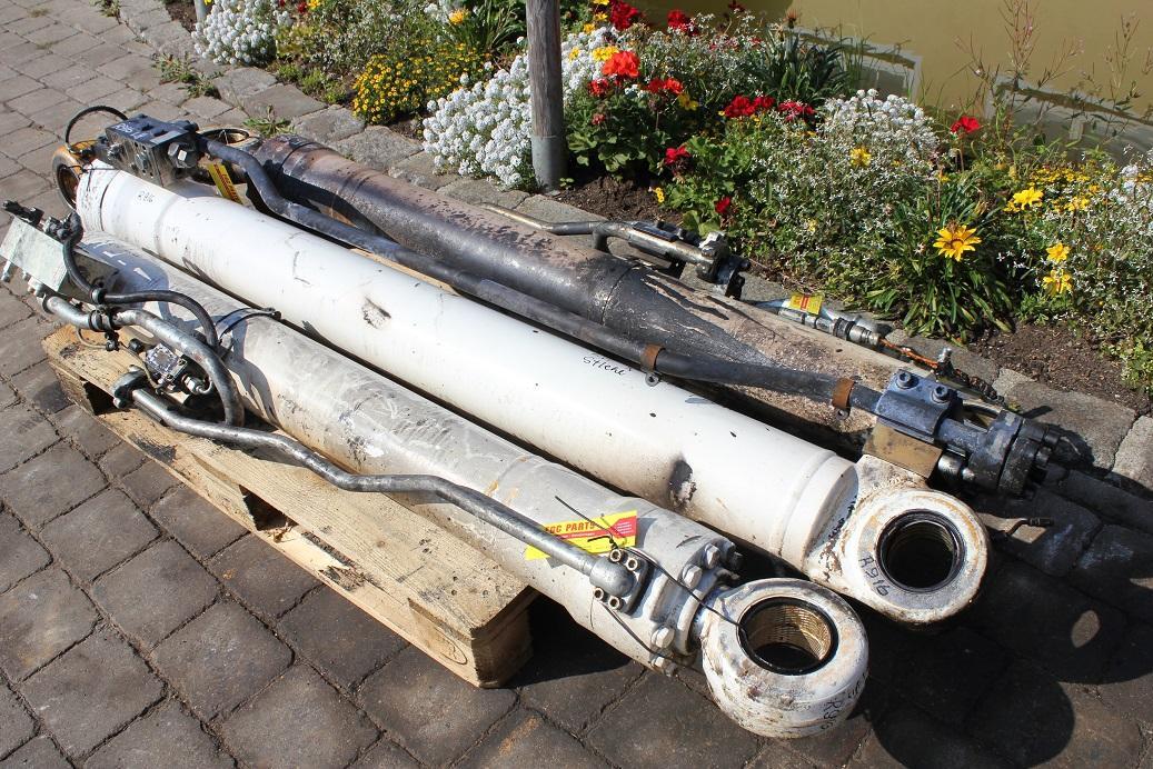 Liebherr R 916 - Hydraulic cylinder for Construction machinery: picture 1 Liebherr R 916 - Hydraulic cylinder for Construction machinery: picture 1