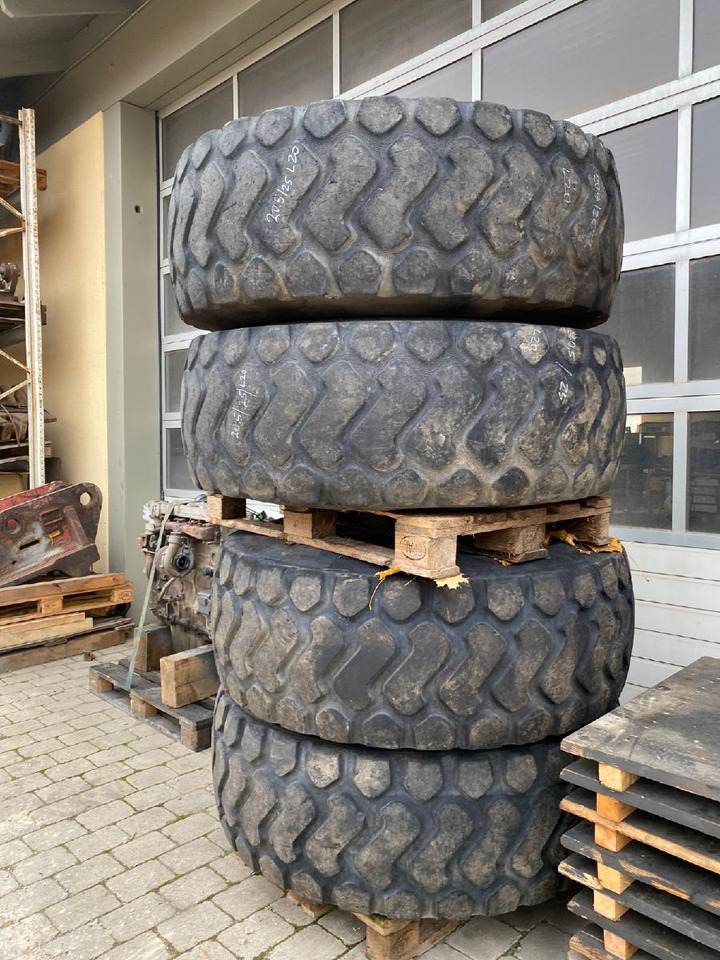 O&K 20,5R25 aus L 20 - Wheel and tire package for Construction machinery: picture 1 O&K 20,5R25 aus L 20 - Wheel and tire package for Construction machinery: picture 1