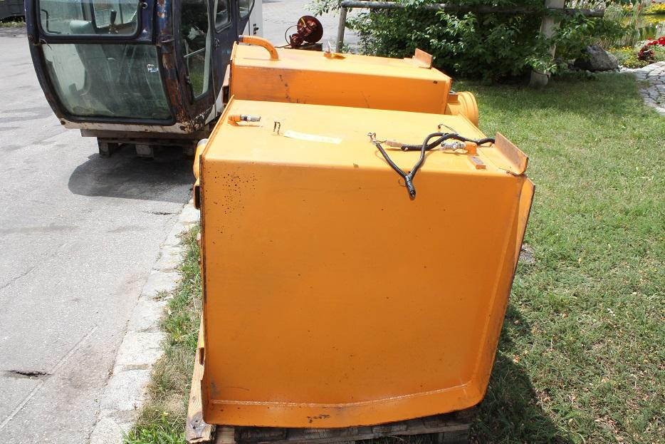 Samsung SE 130 LC - Hydraulic tank for Construction machinery: picture 3 Samsung SE 130 LC - Hydraulic tank for Construction machinery: picture 3