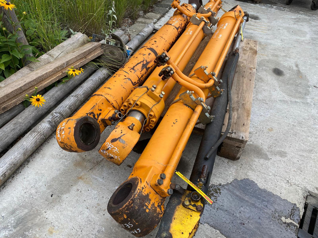 Samsung SE 210 - Hydraulic cylinder for Construction machinery: picture 4 Samsung SE 210 - Hydraulic cylinder for Construction machinery: picture 4