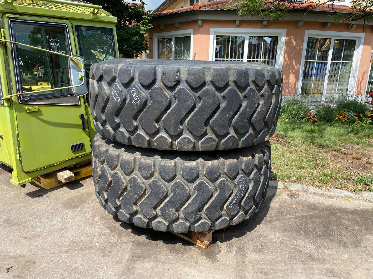 Terex 23,5R 25 aus 3066 - Tire for Dumper: picture 1 Terex 23,5R 25 aus 3066 - Tire for Dumper: picture 1