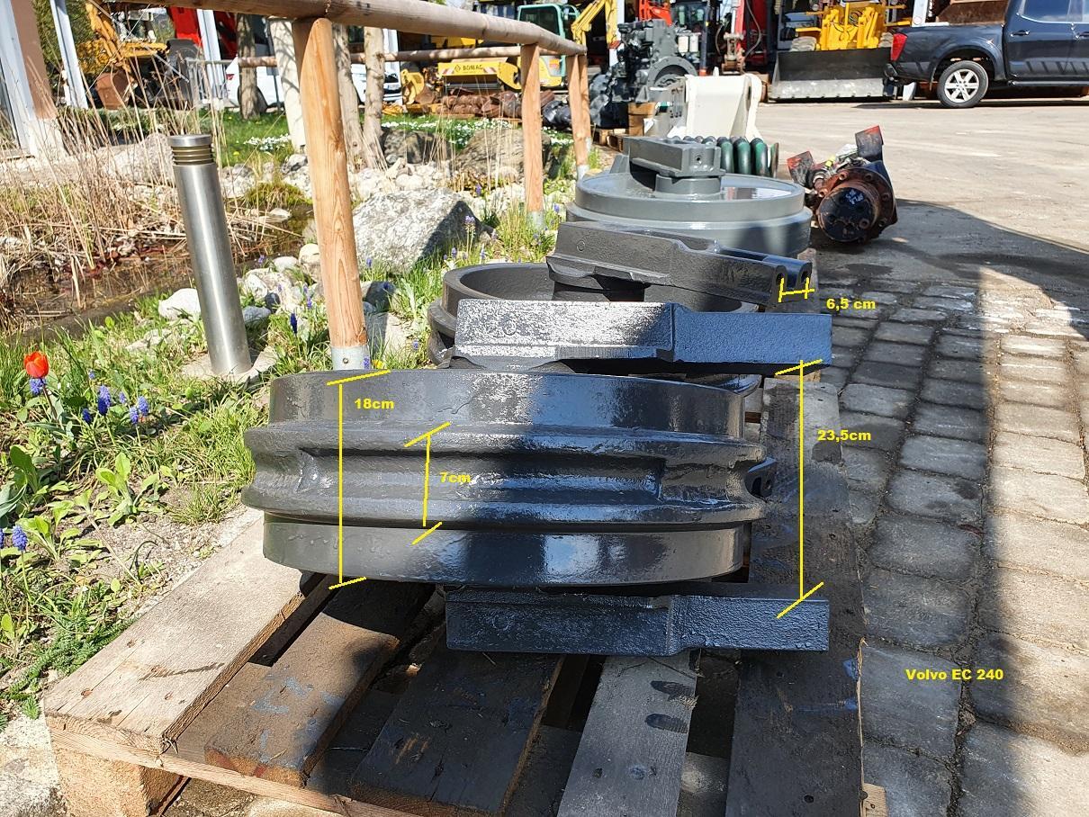 Volvo EC 240 - Undercarriage parts for Construction machinery: picture 2 Volvo EC 240 - Undercarriage parts for Construction machinery: picture 2