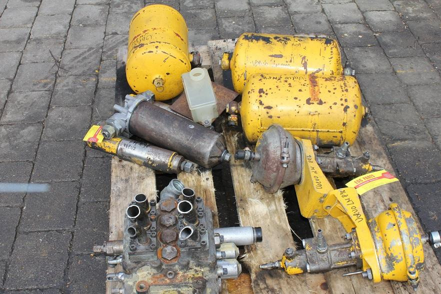 Volvo LM 846 - Hydraulic valve for Construction machinery: picture 5 Volvo LM 846 - Hydraulic valve for Construction machinery: picture 5