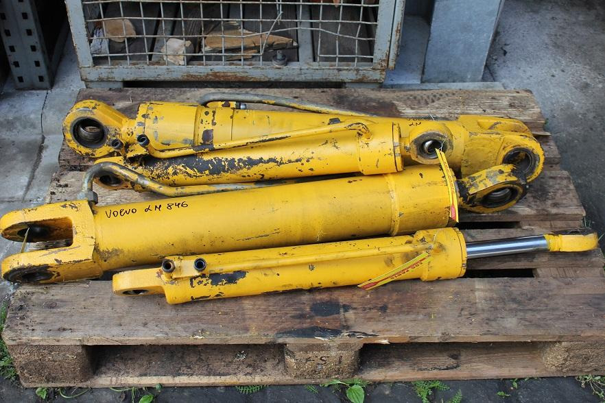 Volvo LM 846 - Hydraulic cylinder for Construction machinery: picture 2 Volvo LM 846 - Hydraulic cylinder for Construction machinery: picture 2