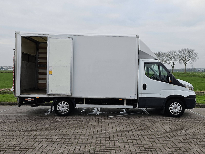 Box van Iveco Daily 35S18 AC 3.0 LTR EURO6: picture 12