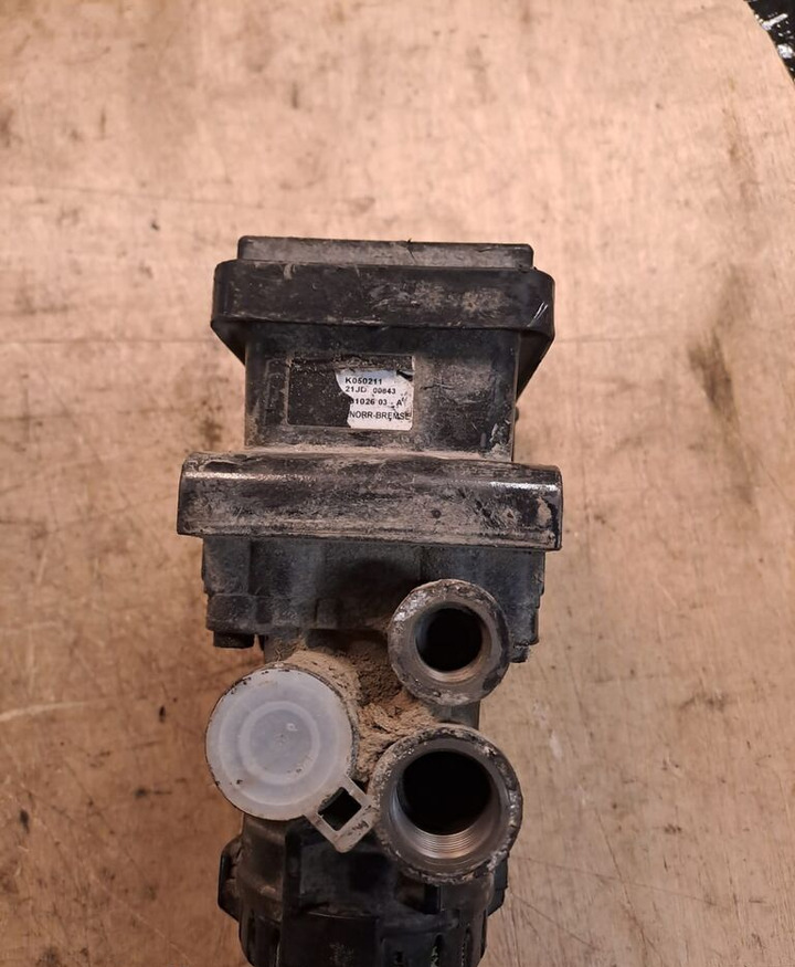 Knorr-Bremse K050211 MAN - Brake valve for Truck: picture 2 Knorr-Bremse K050211 MAN - Brake valve for Truck: picture 2