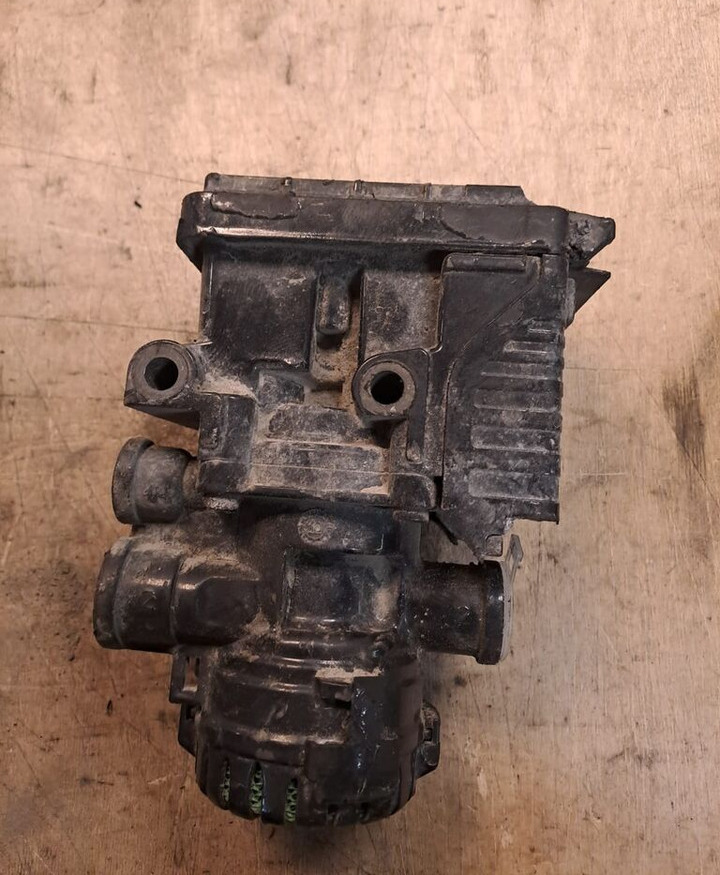Knorr-Bremse K050211 MAN - Brake valve for Truck: picture 1 Knorr-Bremse K050211 MAN - Brake valve for Truck: picture 1