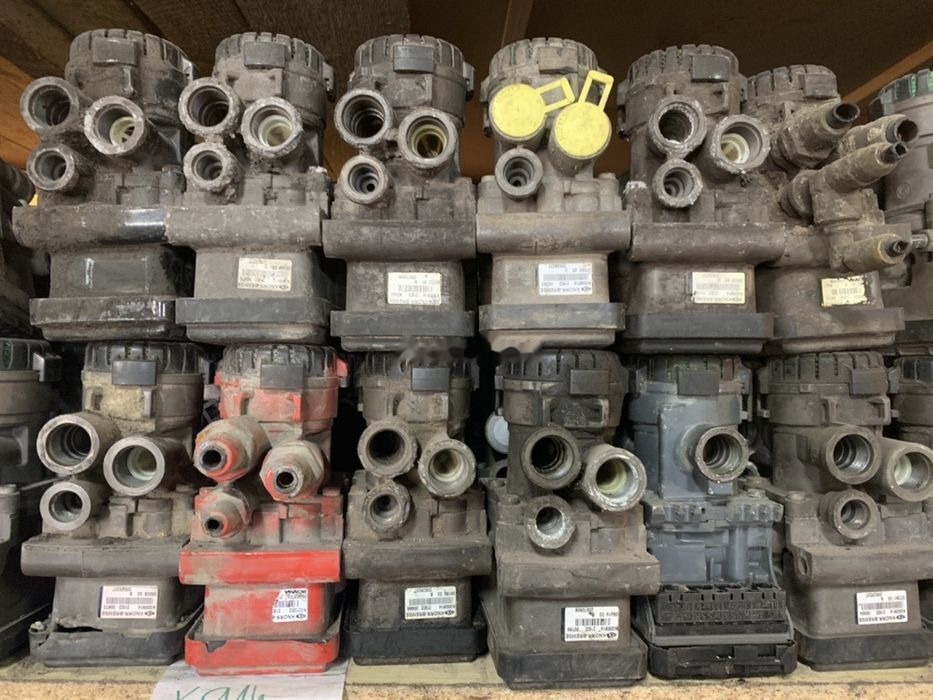 Knorr-Bremse Przód K000085 K000913 Scania Volvo RENAULT MAN K000913 K000085 K000914 - Brake valve for Truck: picture 1 Knorr-Bremse Przód K000085 K000913 Scania Volvo RENAULT MAN K000913 K000085 K000914 - Brake valve for Truck: picture 1