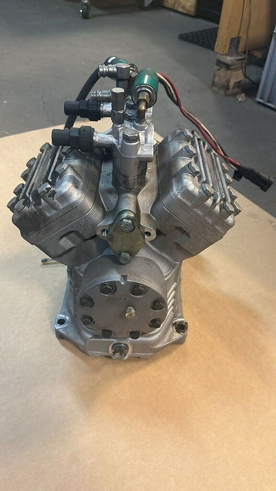 Sprężarka kompresor klimatyzacji Bock Eberspacher FKX40/470K 8862010000407 - A/C compressor for Truck: picture 2 Sprężarka kompresor klimatyzacji Bock Eberspacher FKX40/470K 8862010000407 - A/C compressor for Truck: picture 2