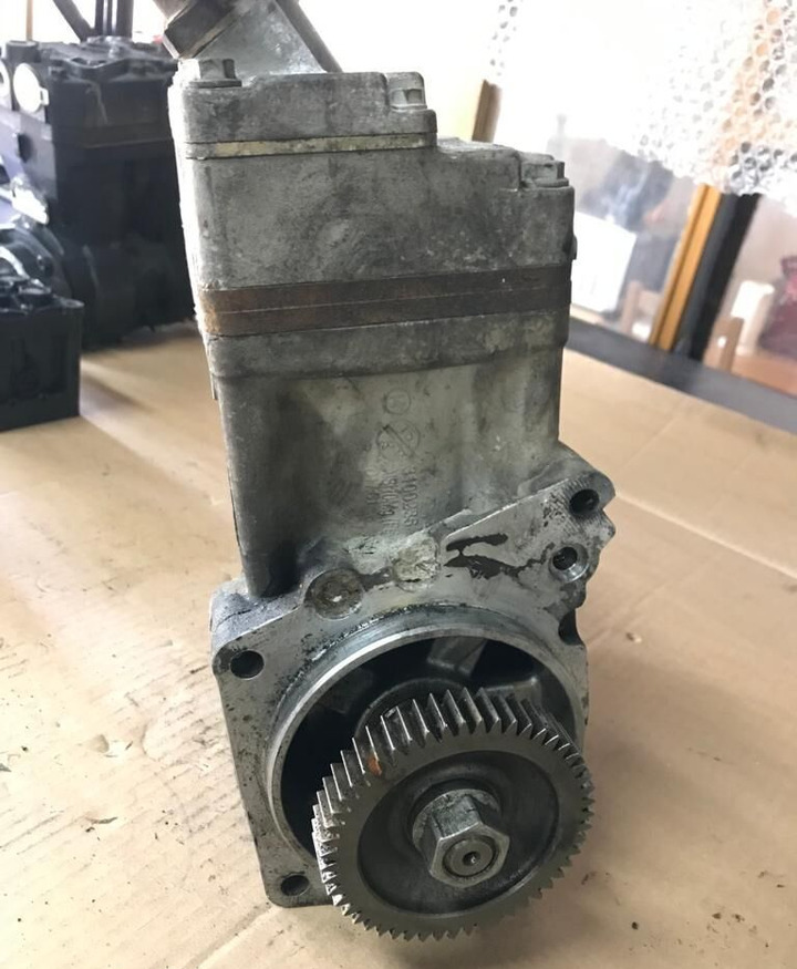 Voith LP490 A4711303215 Mercedes-Benz Actros MP4 Euro 6 A4711303215 Hurt Voith Wabco - Air brake compressor for Truck: picture 1 Voith LP490 A4711303215 Mercedes-Benz Actros MP4 Euro 6 A4711303215 Hurt Voith Wabco - Air brake compressor for Truck: picture 1