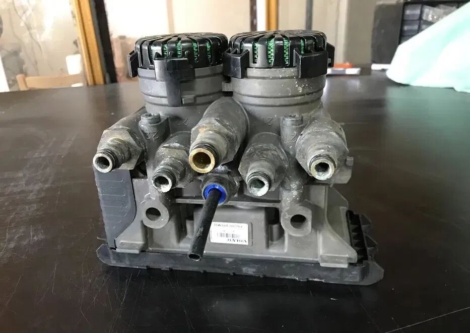 Volvo FH 4 Demontaż K029247 Volvo FH 4 Demontaż K029247 truck - Brake valve for Truck: picture 4 Volvo FH 4 Demontaż K029247 Volvo FH 4 Demontaż K029247 truck - Brake valve for Truck: picture 4