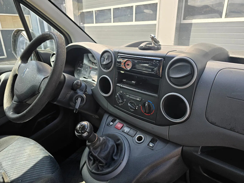 Car Peugeot Partner 1.6 benzine: picture 20