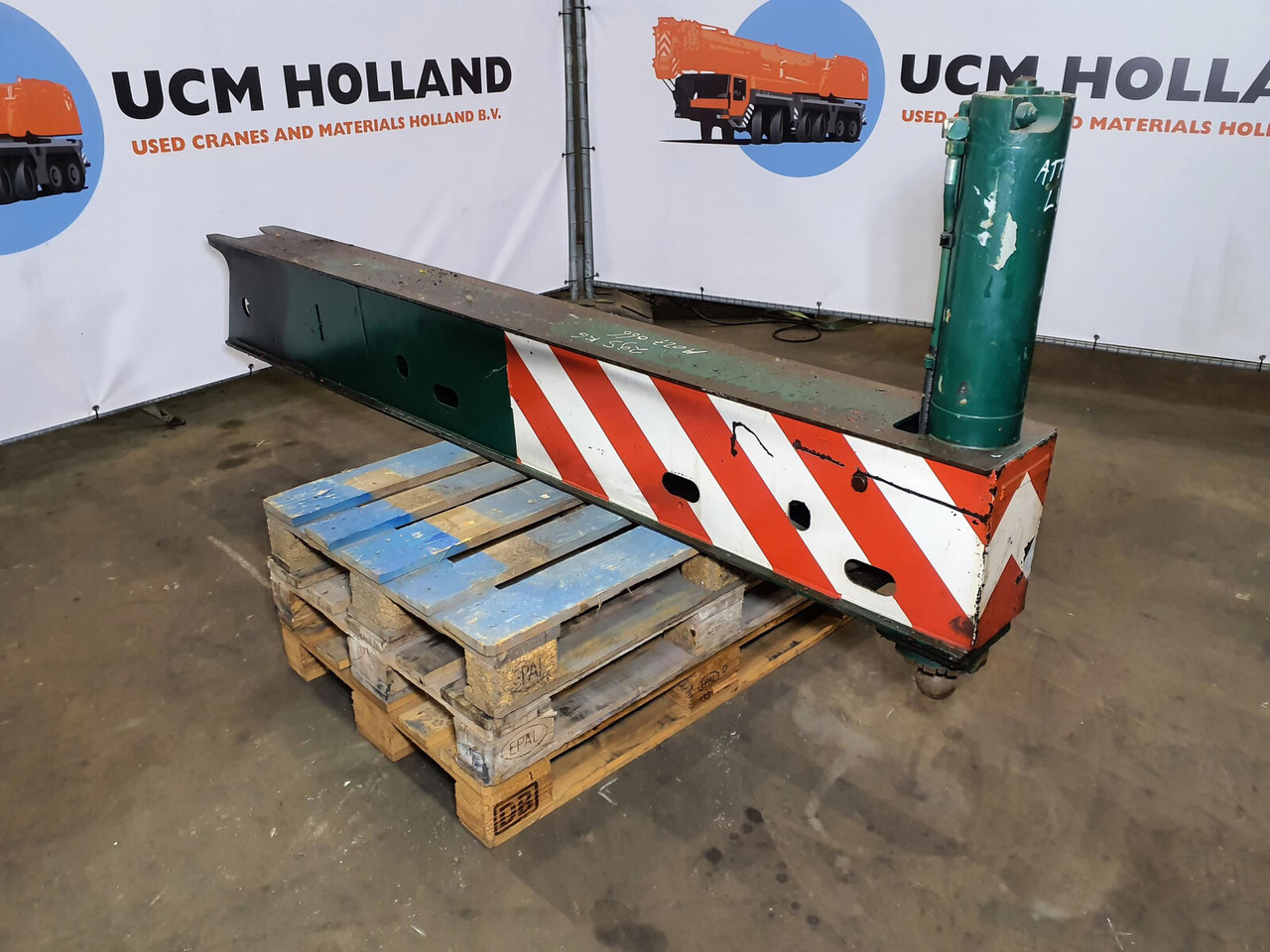 FAUN ATF 30-2 outrigger beam front complete - Suspension for Mobile crane: picture 1 FAUN ATF 30-2 outrigger beam front complete - Suspension for Mobile crane: picture 1