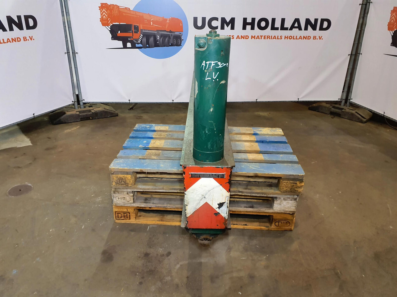 FAUN ATF 30-2 outrigger beam front complete - Suspension for Mobile crane: picture 5 FAUN ATF 30-2 outrigger beam front complete - Suspension for Mobile crane: picture 5