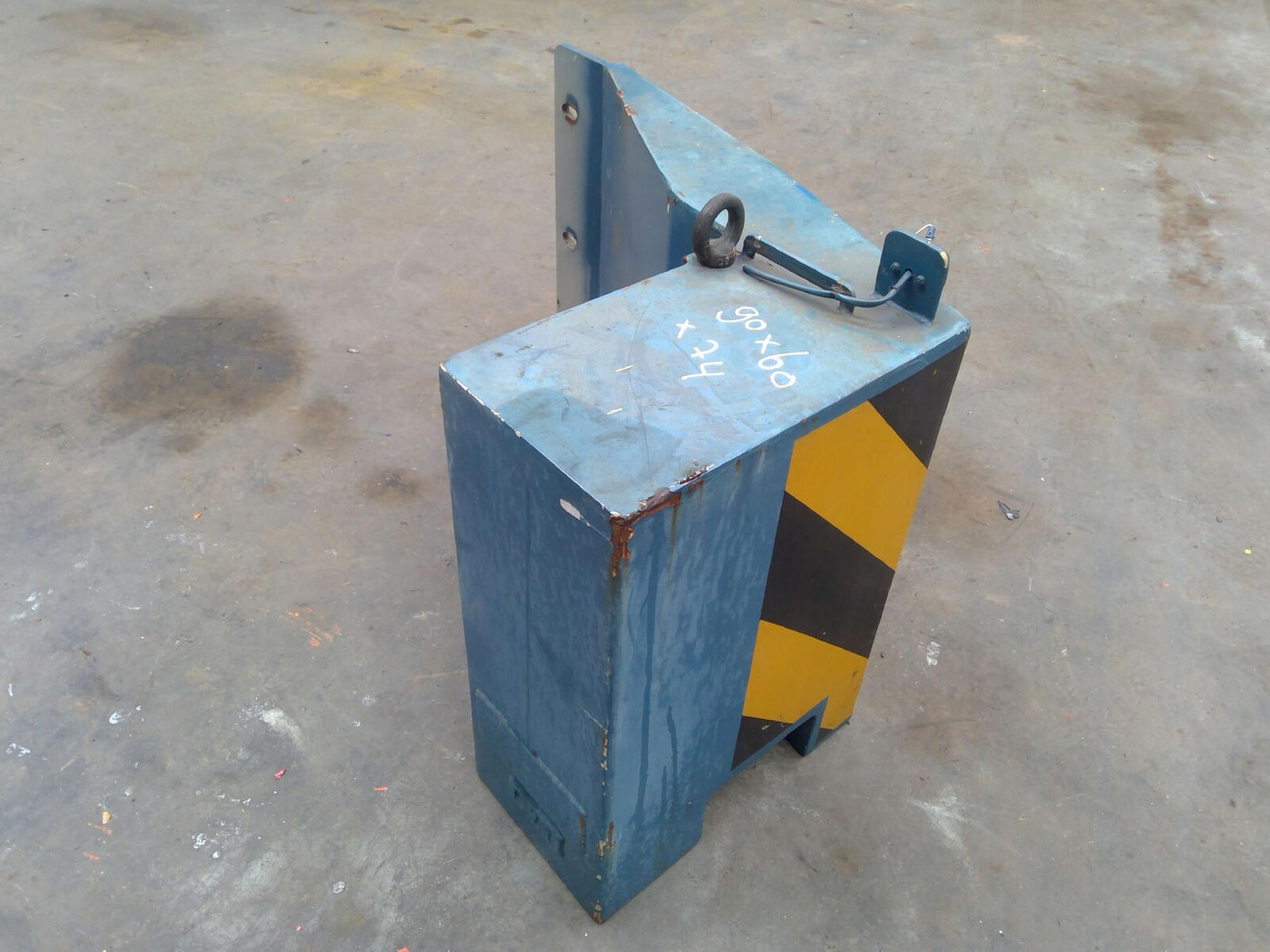 FAUN ATF 40G-2 counterweight 0,7 ton left side - Counterweight for Mobile crane: picture 4 FAUN ATF 40G-2 counterweight 0,7 ton left side - Counterweight for Mobile crane: picture 4