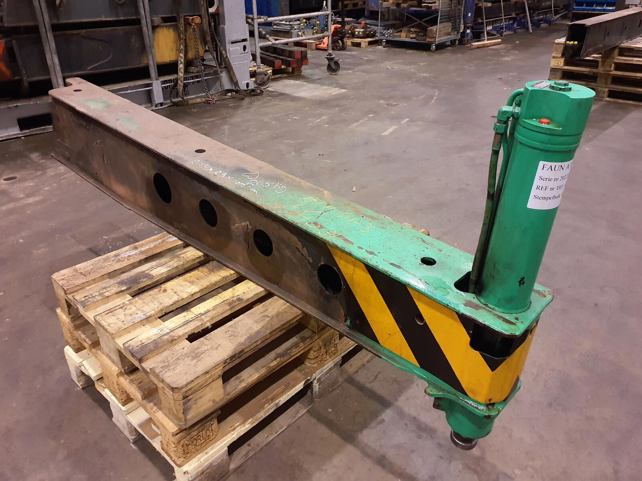 FAUN ATF 60-3 front outigger beam - Suspension for Mobile crane: picture 1 FAUN ATF 60-3 front outigger beam - Suspension for Mobile crane: picture 1