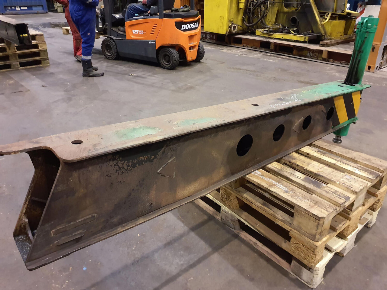 FAUN ATF 60-3 front outigger beam - Suspension for Mobile crane: picture 4 FAUN ATF 60-3 front outigger beam - Suspension for Mobile crane: picture 4