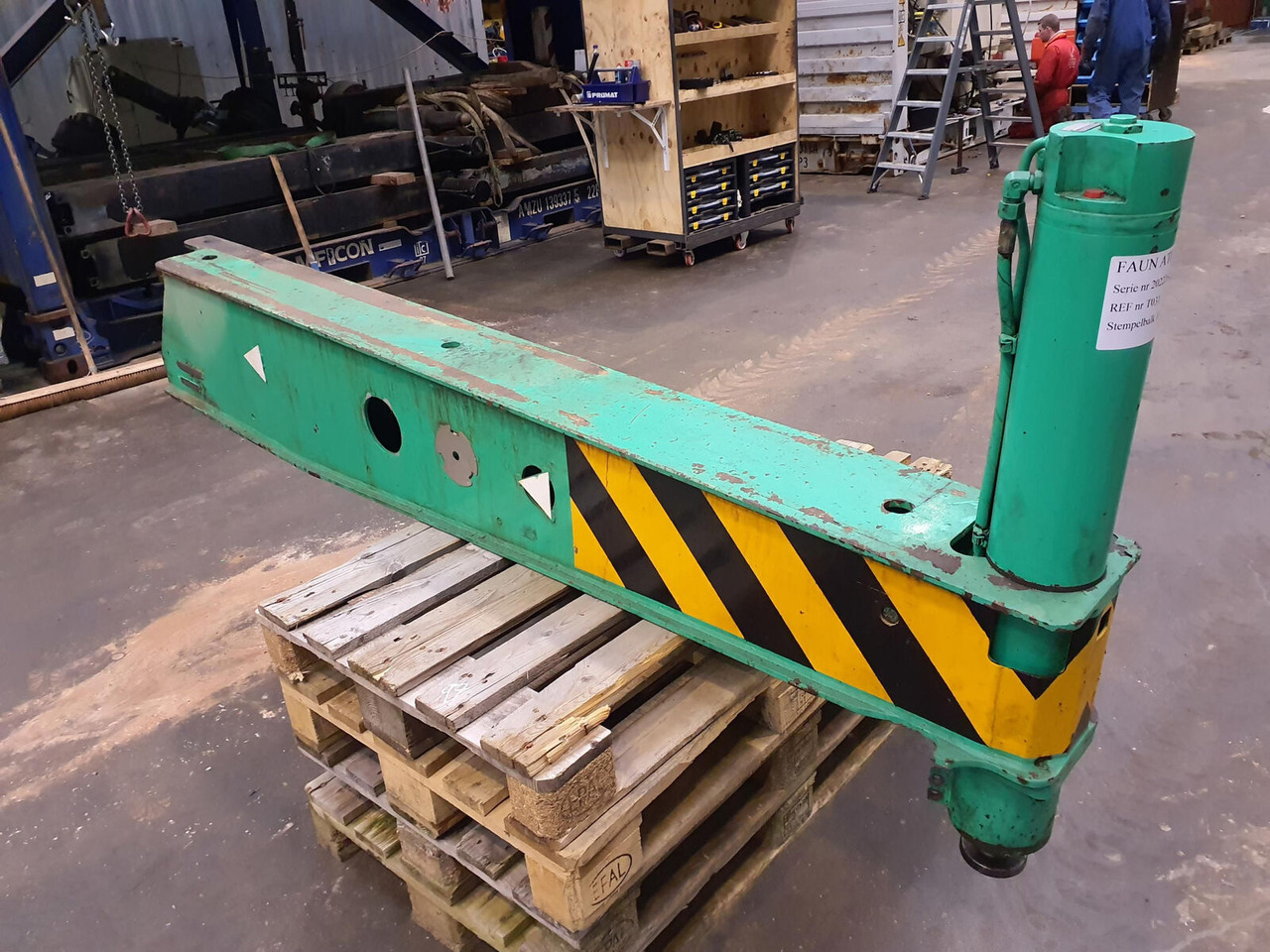 FAUN ATF 60-3 outrigger beam rear with support cylinder - Suspension for Mobile crane: picture 1 FAUN ATF 60-3 outrigger beam rear with support cylinder - Suspension for Mobile crane: picture 1