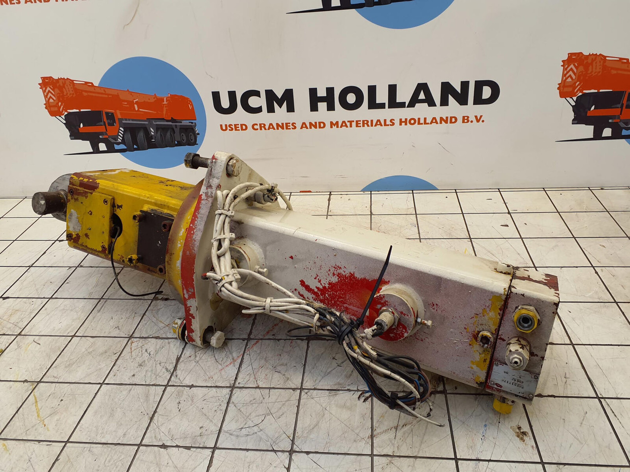 Grove GMK 3050 counterweight cylinder - Hydraulic cylinder for Mobile crane: picture 3 Grove GMK 3050 counterweight cylinder - Hydraulic cylinder for Mobile crane: picture 3