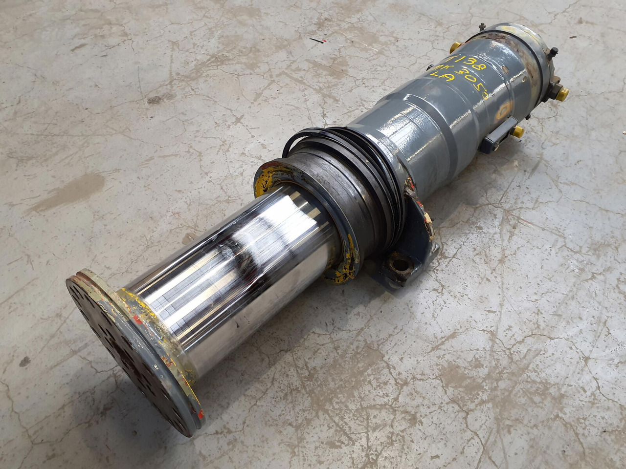 Grove GMK 3050 suspension cylinder - Hydraulic cylinder for All terrain crane: picture 2 Grove GMK 3050 suspension cylinder - Hydraulic cylinder for All terrain crane: picture 2
