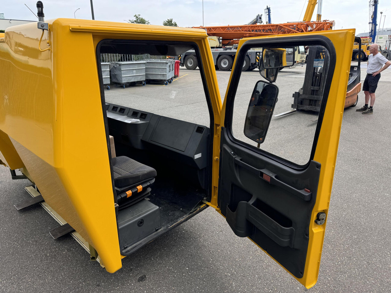 Cab for Mobile crane Grove GMK 5130-1 Drivers cabin: picture 7