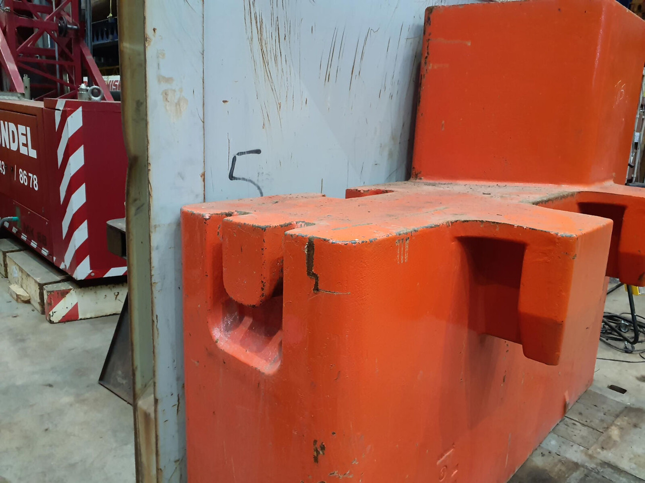 Grove GMK 6250/6300 counterweight 15 ton right side - Counterweight for Mobile crane: picture 3 Grove GMK 6250/6300 counterweight 15 ton right side - Counterweight for Mobile crane: picture 3