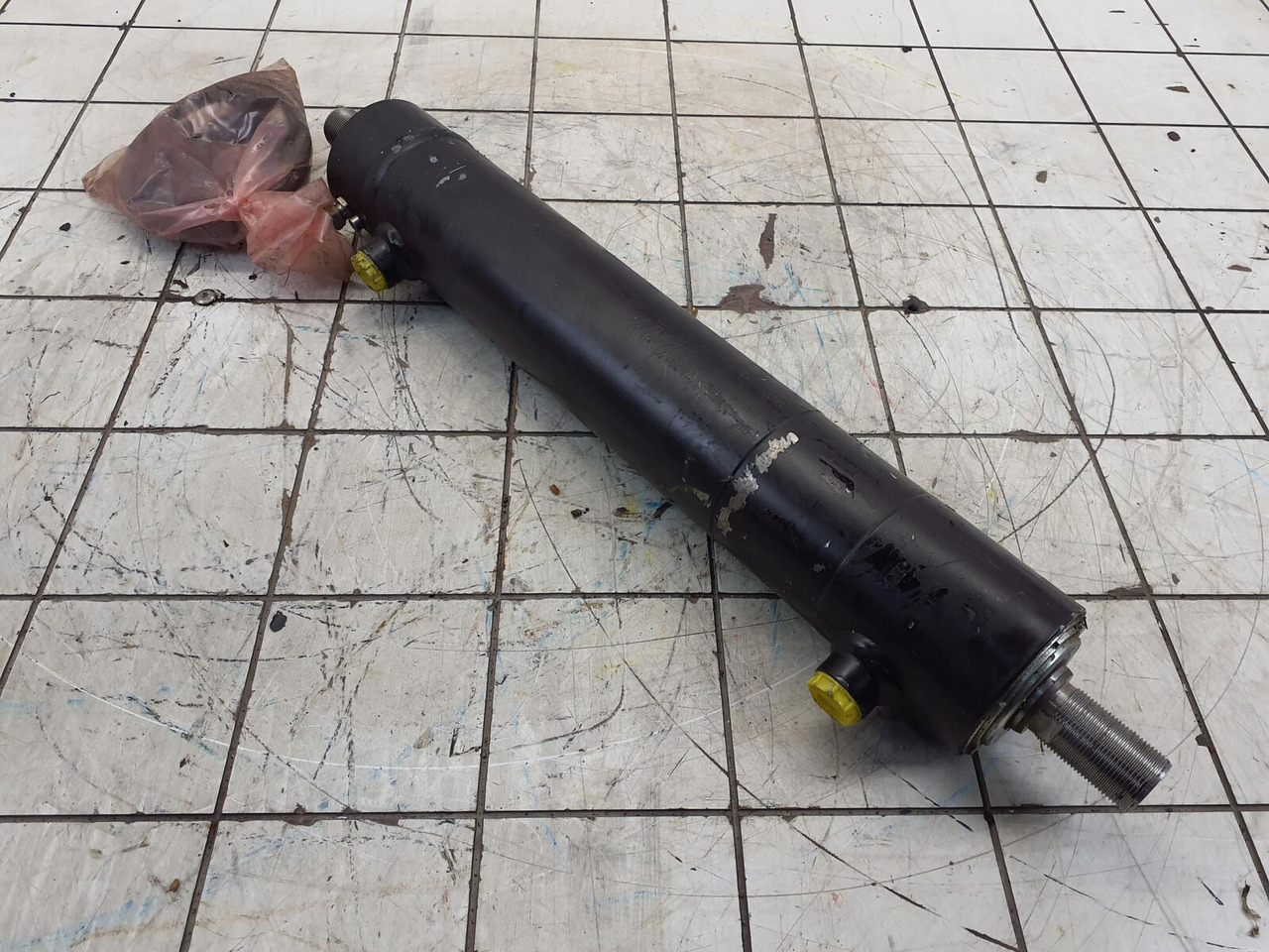 Grove GMK steering cylinder with length sensor - Hydraulic cylinder for Mobile crane: picture 3 Grove GMK steering cylinder with length sensor - Hydraulic cylinder for Mobile crane: picture 3