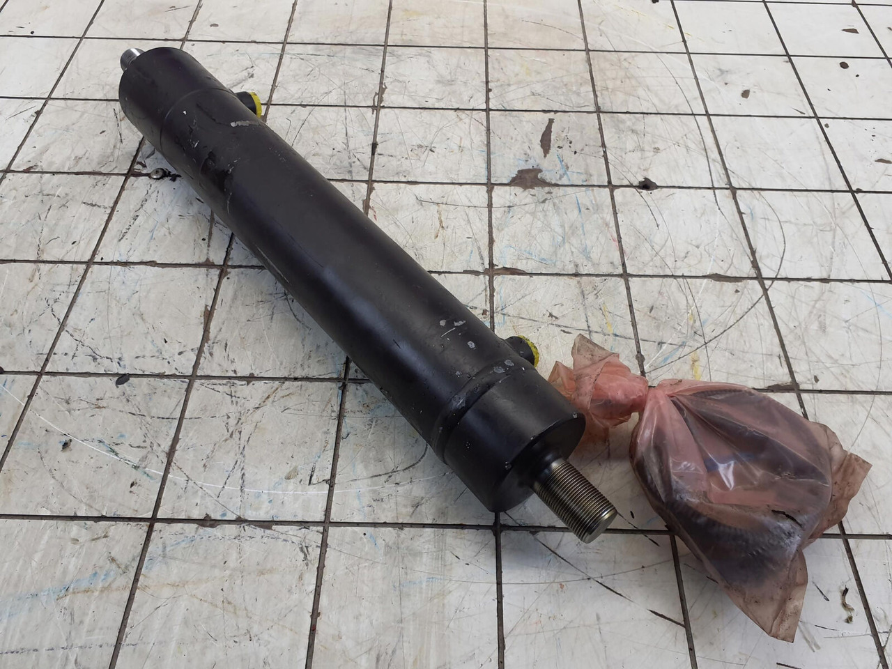 Grove GMK steering cylinder with length sensor - Hydraulic cylinder for Mobile crane: picture 1 Grove GMK steering cylinder with length sensor - Hydraulic cylinder for Mobile crane: picture 1