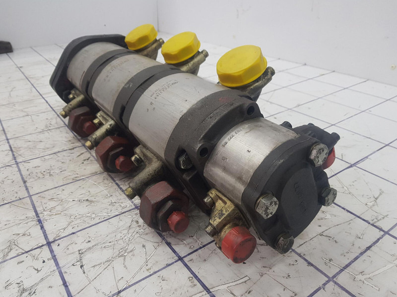 Krupp KMK 3045 four way gear pump - Hydraulic pump for Crane: picture 3 Krupp KMK 3045 four way gear pump - Hydraulic pump for Crane: picture 3