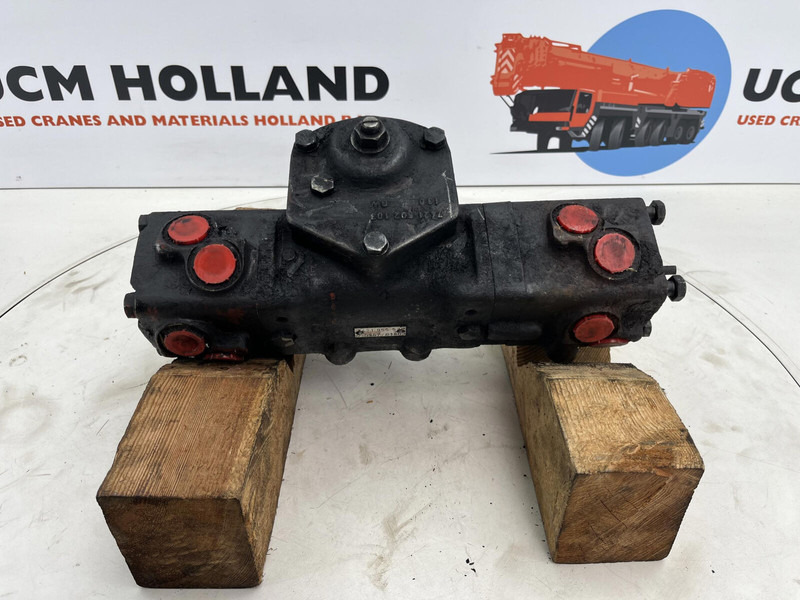 Krupp KMK 4070 steering box only for parts - Steering column for Crane: picture 5 Krupp KMK 4070 steering box only for parts - Steering column for Crane: picture 5