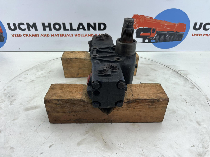 Krupp KMK 4070 steering box only for parts - Steering column for Crane: picture 4 Krupp KMK 4070 steering box only for parts - Steering column for Crane: picture 4