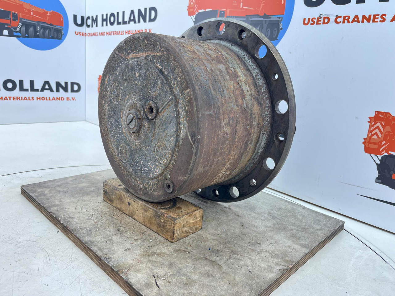 Krupp KMK 8350 planetary gear 22-25-74-40-4pl-H185-46 - Final drive for Mobile crane: picture 2 Krupp KMK 8350 planetary gear 22-25-74-40-4pl-H185-46 - Final drive for Mobile crane: picture 2