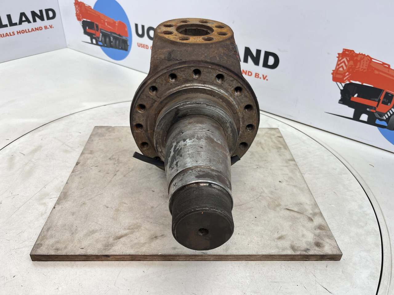 Liebherr LT 1090 Steering knuckle 16 holes - Steering knuckle for Mobile crane: picture 2 Liebherr LT 1090 Steering knuckle 16 holes - Steering knuckle for Mobile crane: picture 2