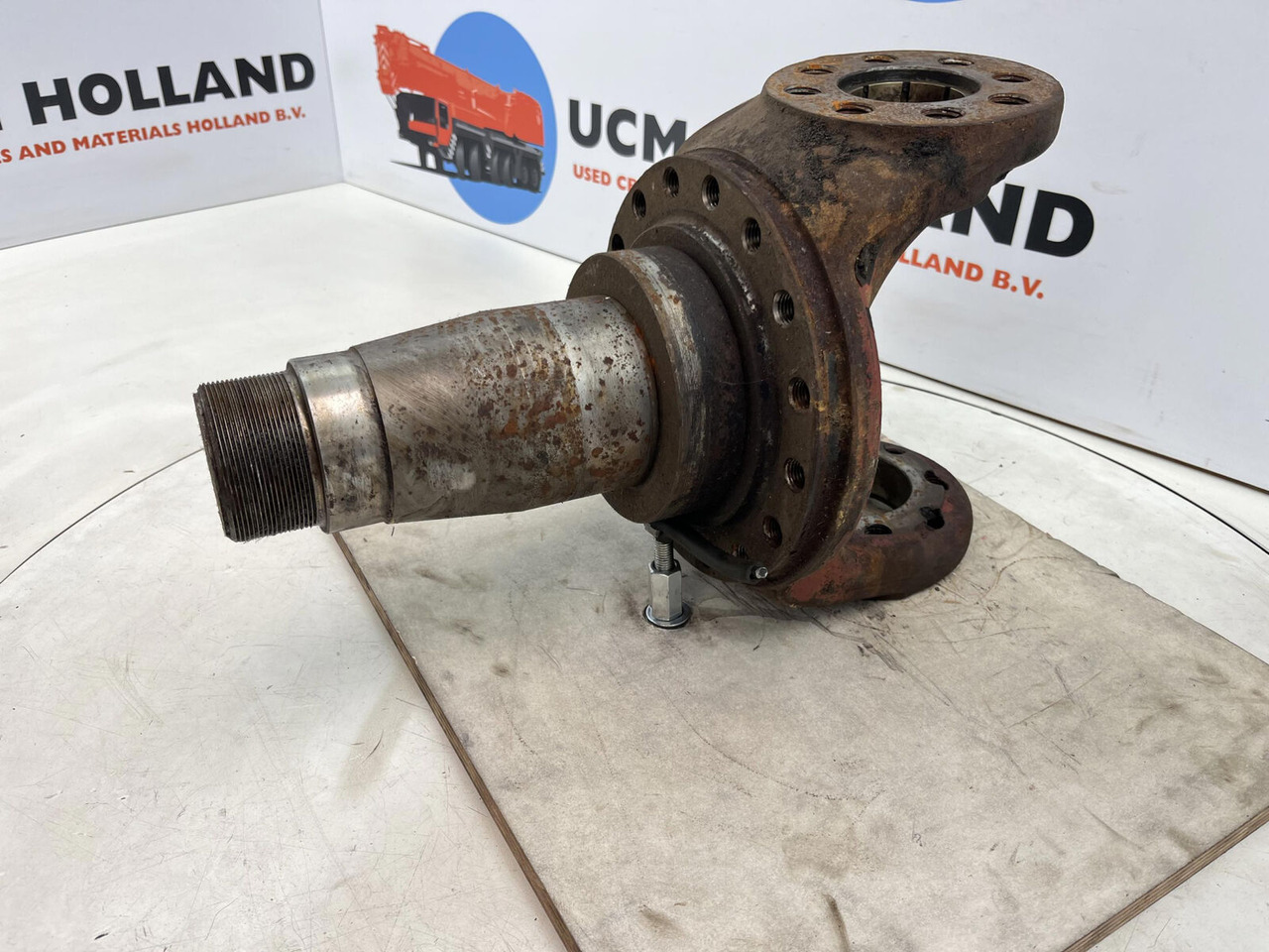 Liebherr LT 1090 Steering knuckle 16 holes - Steering knuckle for Mobile crane: picture 1 Liebherr LT 1090 Steering knuckle 16 holes - Steering knuckle for Mobile crane: picture 1