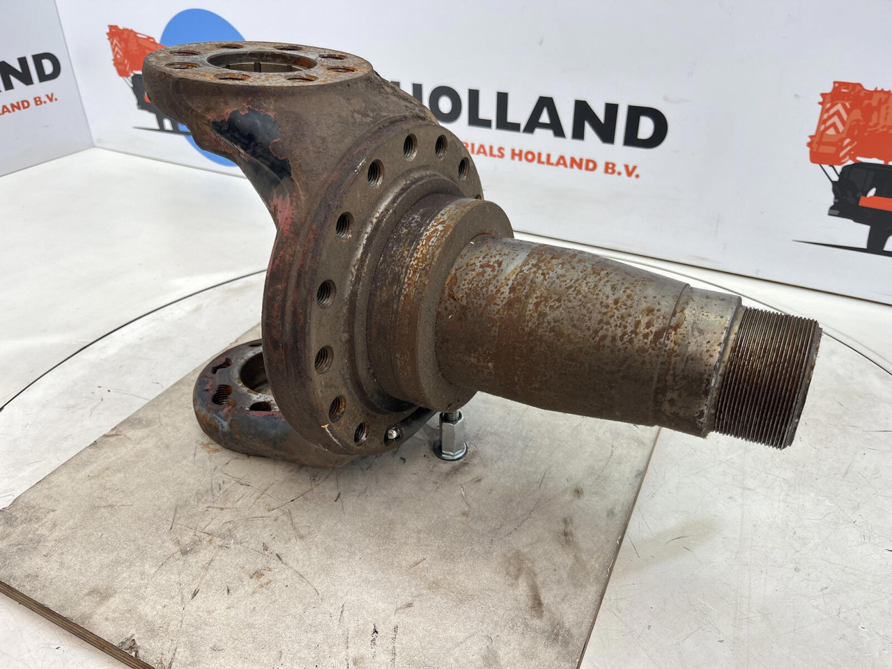 Liebherr LT 1090 Steering knuckle 16 holes - Steering knuckle for Mobile crane: picture 3 Liebherr LT 1090 Steering knuckle 16 holes - Steering knuckle for Mobile crane: picture 3