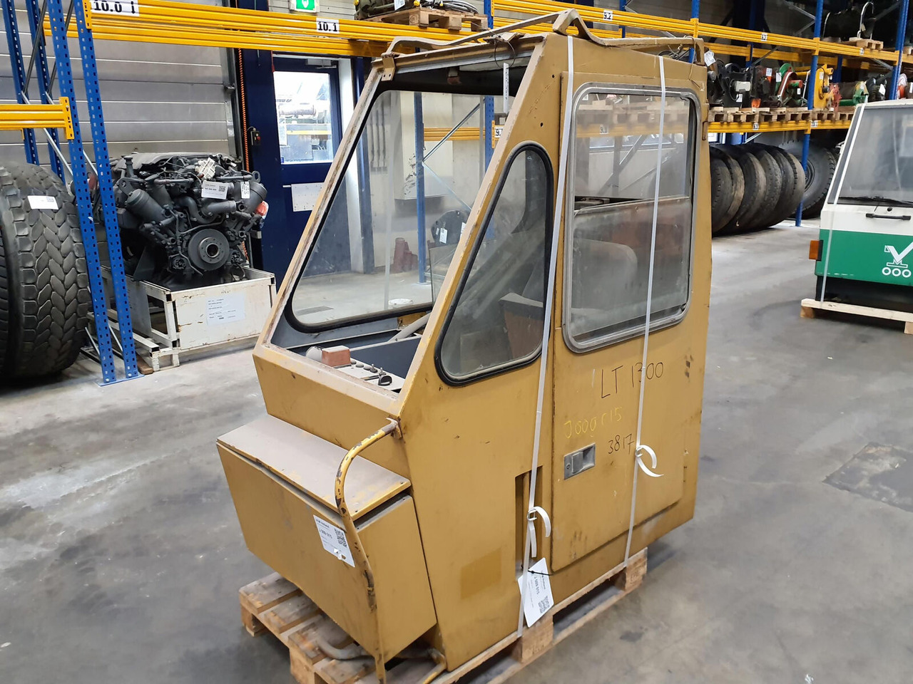 Liebherr LT 1120 upper cabin - Cab for Mobile crane: picture 1 Liebherr LT 1120 upper cabin - Cab for Mobile crane: picture 1