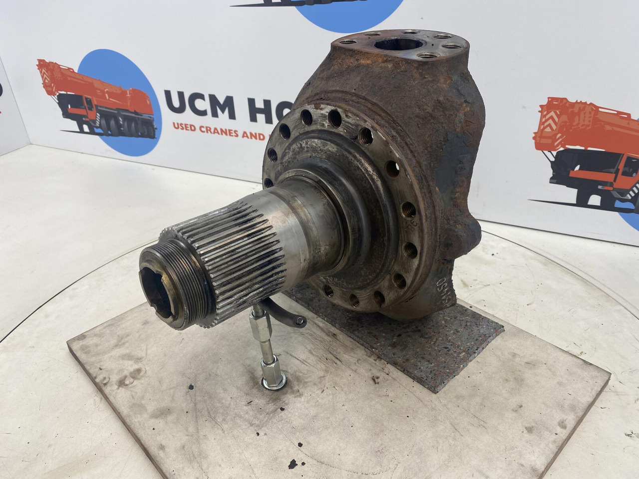 Liebherr LTM 1025 Steering knuckle 16 holes axle 1 - Steering knuckle for Mobile crane: picture 1 Liebherr LTM 1025 Steering knuckle 16 holes axle 1 - Steering knuckle for Mobile crane: picture 1