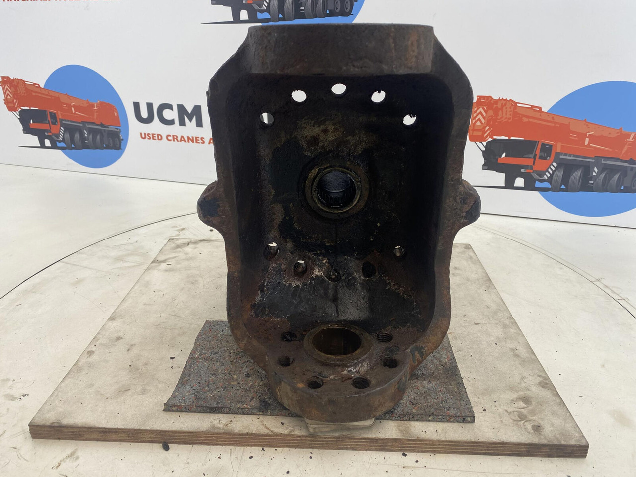 Liebherr LTM 1025 Steering knuckle 16 holes axle 1 - Steering knuckle for Mobile crane: picture 5 Liebherr LTM 1025 Steering knuckle 16 holes axle 1 - Steering knuckle for Mobile crane: picture 5