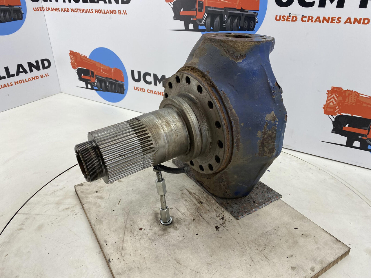 Liebherr LTM 1030-2 Steering knuckle 16 holes axle 2 - Steering knuckle for Mobile crane: picture 1 Liebherr LTM 1030-2 Steering knuckle 16 holes axle 2 - Steering knuckle for Mobile crane: picture 1