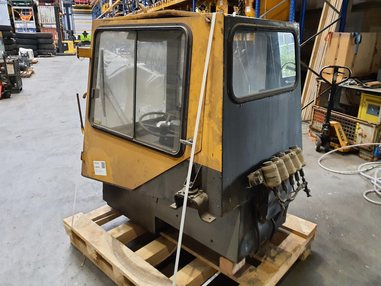 Liebherr LTM 1030 lower cabin - Cab for Mobile crane: picture 3 Liebherr LTM 1030 lower cabin - Cab for Mobile crane: picture 3