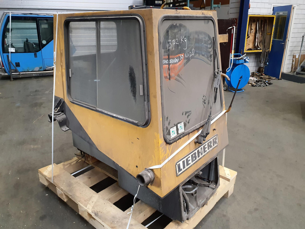 Liebherr LTM 1030 lower cabin - Cab for Mobile crane: picture 1 Liebherr LTM 1030 lower cabin - Cab for Mobile crane: picture 1