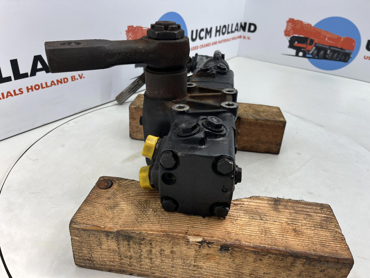 Liebherr LTM 1035-2 Steering box - Steering gear for Mobile crane: picture 4 Liebherr LTM 1035-2 Steering box - Steering gear for Mobile crane: picture 4