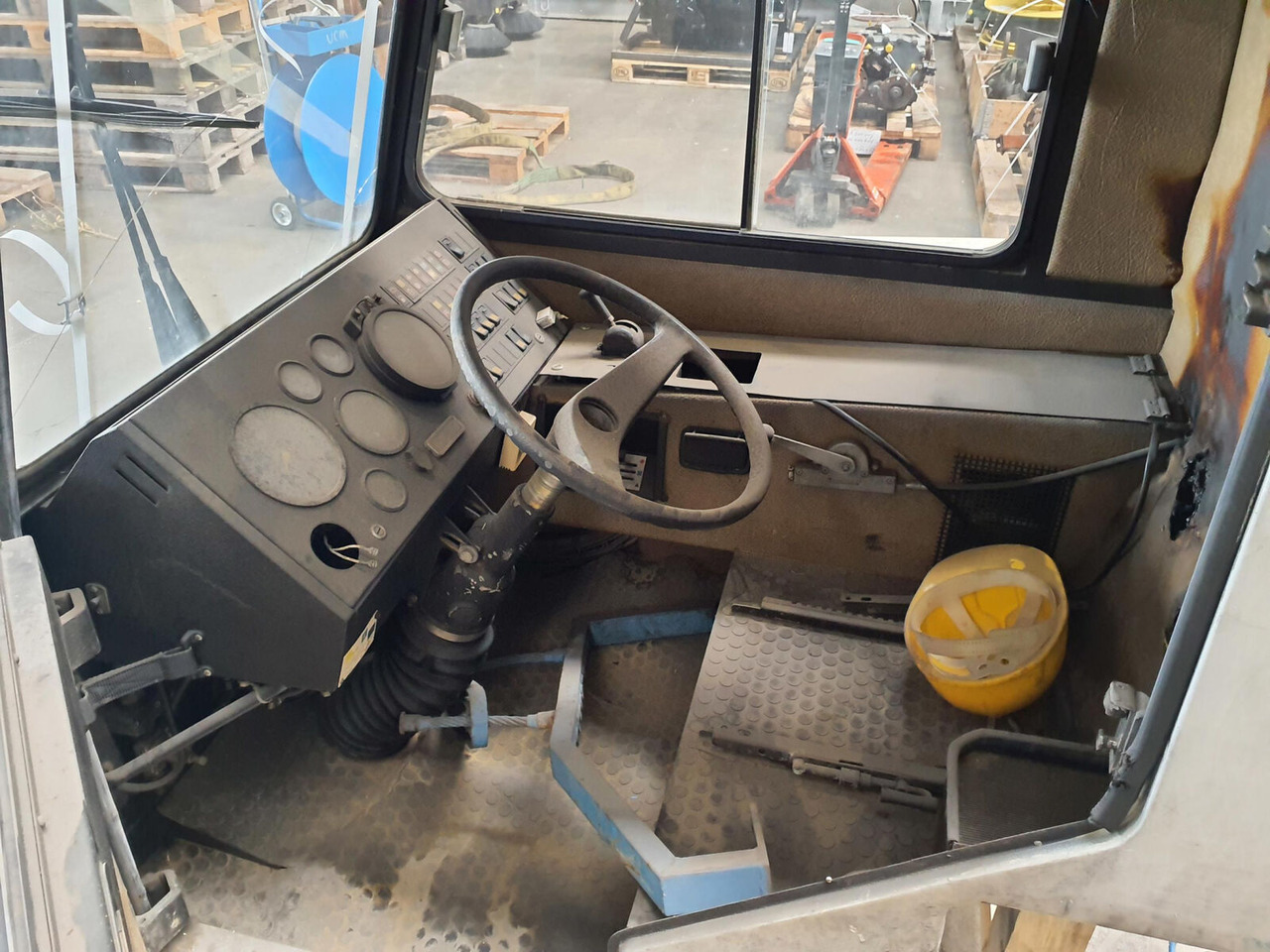 Liebherr LTM 1035/3 lower cabin - Cab for Mobile crane: picture 5 Liebherr LTM 1035/3 lower cabin - Cab for Mobile crane: picture 5