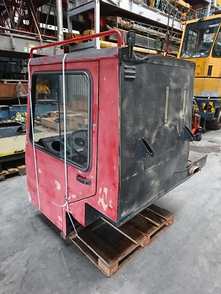Liebherr LTM 1035 lower cabin - Cab for Mobile crane: picture 3 Liebherr LTM 1035 lower cabin - Cab for Mobile crane: picture 3