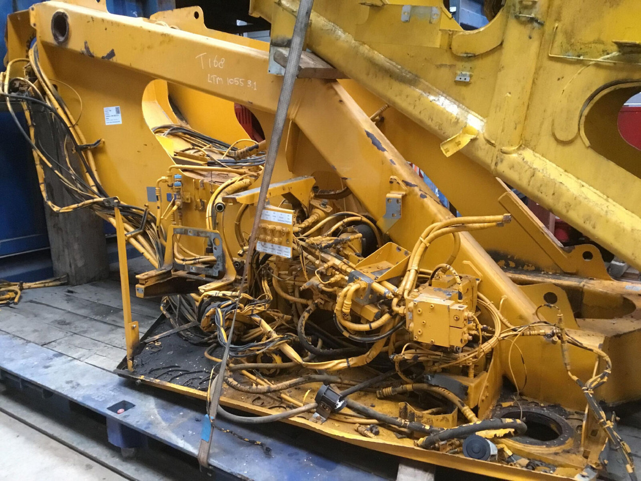 Liebherr LTM 1055-3.2 a frame - Frame/ Chassis for Mobile crane: picture 2 Liebherr LTM 1055-3.2 a frame - Frame/ Chassis for Mobile crane: picture 2