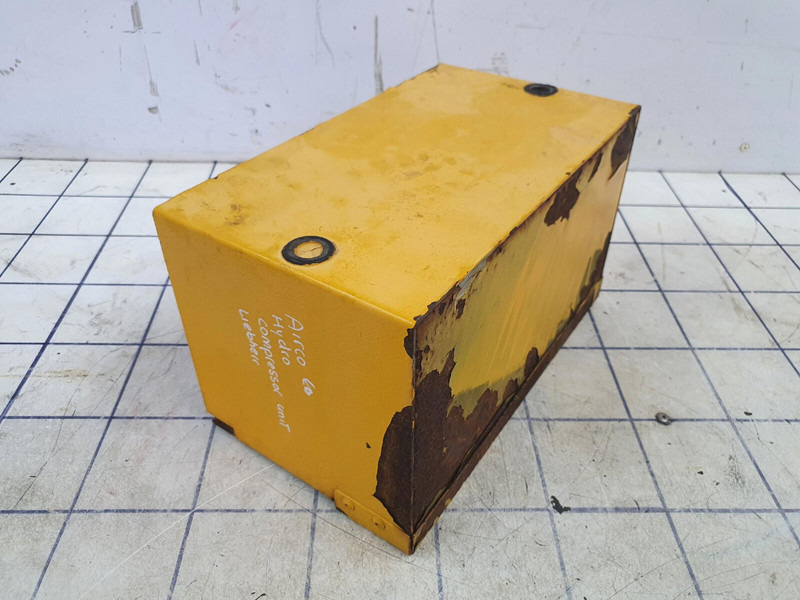 Liebherr LTM 1055-3.2 airco hydro compressor unit cover - Battery for Crane: picture 2 Liebherr LTM 1055-3.2 airco hydro compressor unit cover - Battery for Crane: picture 2